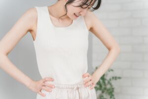 ウエストを気にするスリムな女性