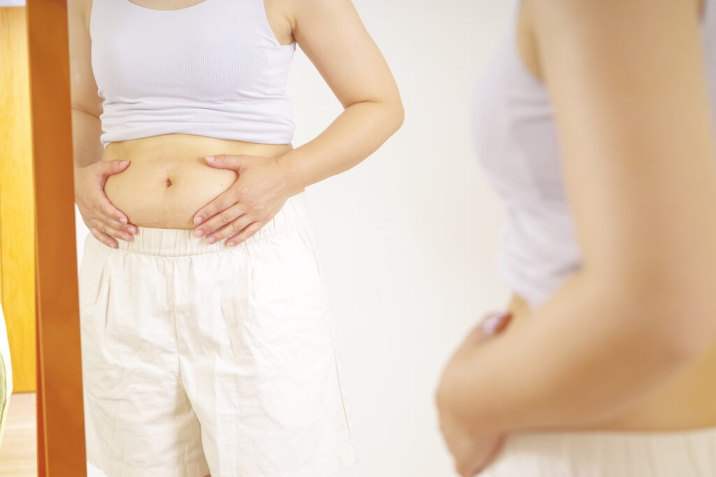 夏前にお腹周りを見直したい日本人女性